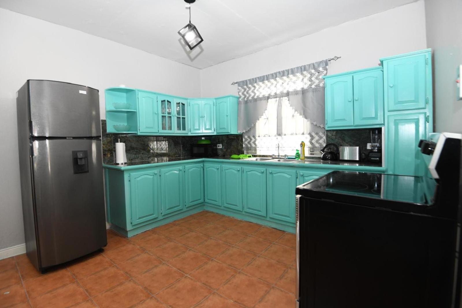 קינגסטון Cozy 2 Bedroom Townhouse In Gated Community, Kgn8 Newly Installed Solar Hot Water System מראה חיצוני תמונה